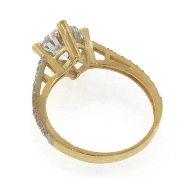 Exquisite 14kt Yellow Gold Round CZ Engagement Ring