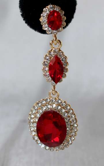 Sexy Ruby Color Earrings