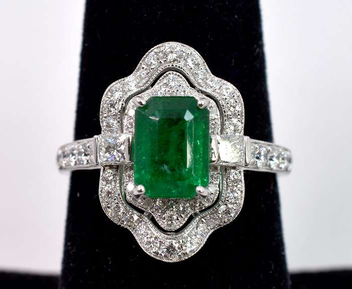 Darling 18K White Gold Ring with Emerald and Diamonds