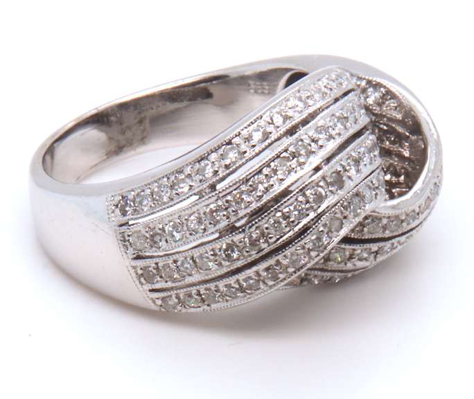 LADIES 14K WHITE GOLD DIAMOND TWIST DESIGN RING
