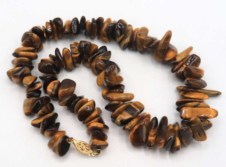 LADIES 14 KT GOLD TIGER EYE NECKLACE.
