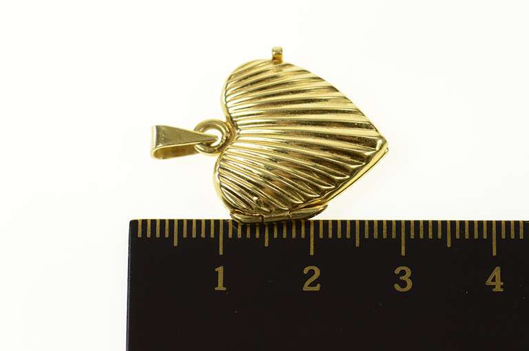 14K Yellow Gold Scalloped Classic Heart Photo Picture Locket Pendant