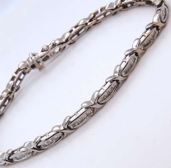 LADIES 14K WHITE GOLD DIAMOND BRACELET