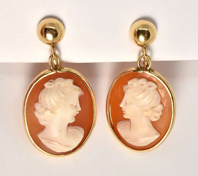 Vintage 14k Screwback Cameo Dangle Earrings