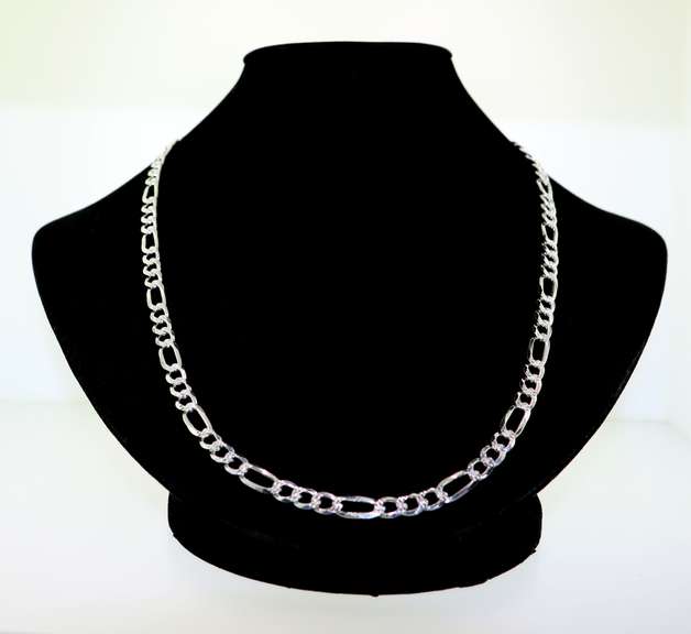 Gorgeous Sterling Silver Figaro Chain Necklace
