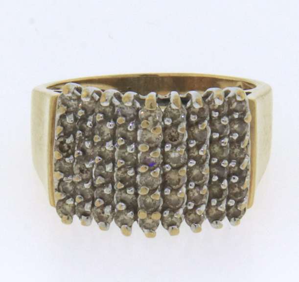 10kt Diamond Pyramid Band
