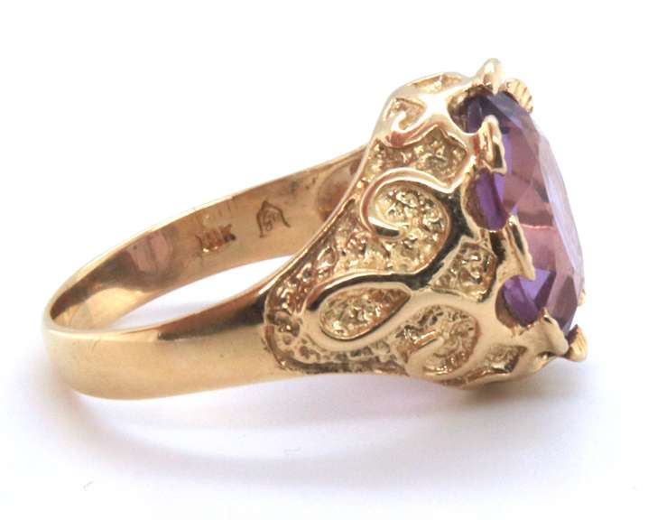 Stunning 18kt Oval Amethyst Art Deco Ring