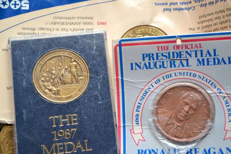 20 Assorted Mainly Patriotic US Medals