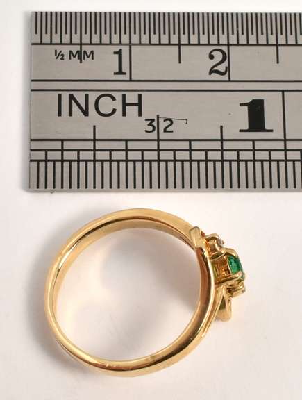 Cute Little Emerald & Diamond Ring