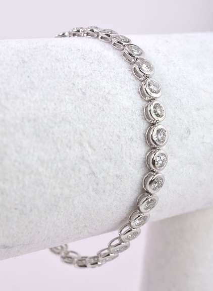 Brilliant Lady's White Gold Bracelet With Diamonds