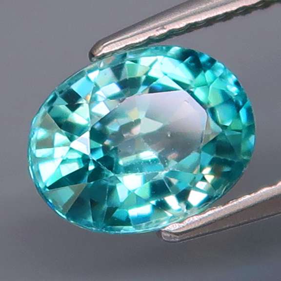 Glittering 3.19ct diamond luster blue Zircon