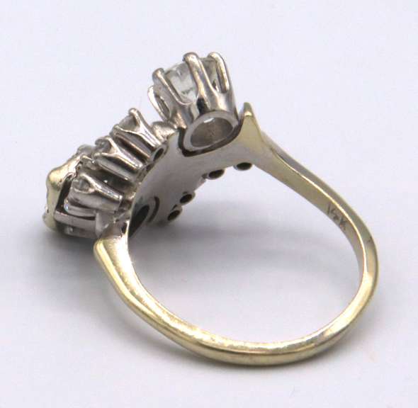 LADIES 14KT WHITE GOLD DIAMOND RING