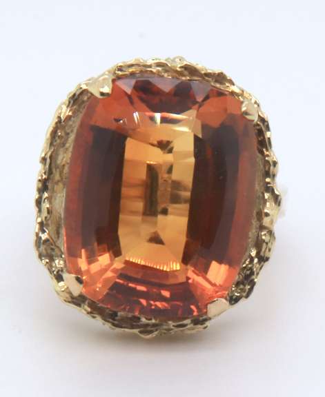 LADIES 14 KT YELLOW GOLD RING WITH CITRINE.