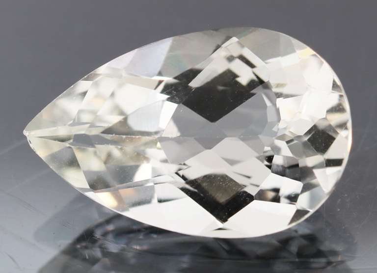 Gorgeous 9.05ct diamond white Topaz