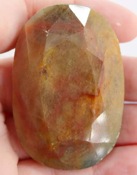 UNTREATED! Shimmering 505ct red toned faceted Sapphire