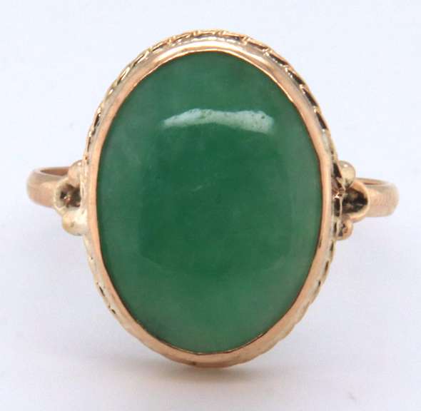 Vintage Yellow Gold Oval Jade Cab Ring