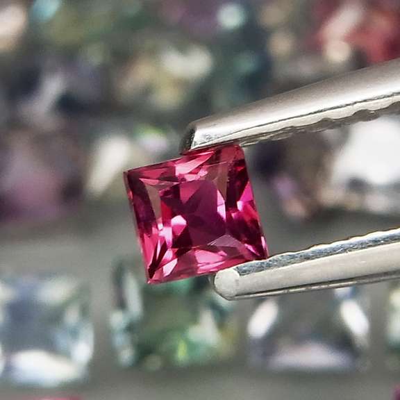 Untreated!  4.90ct princess cut VS Songean Sapphire parcel