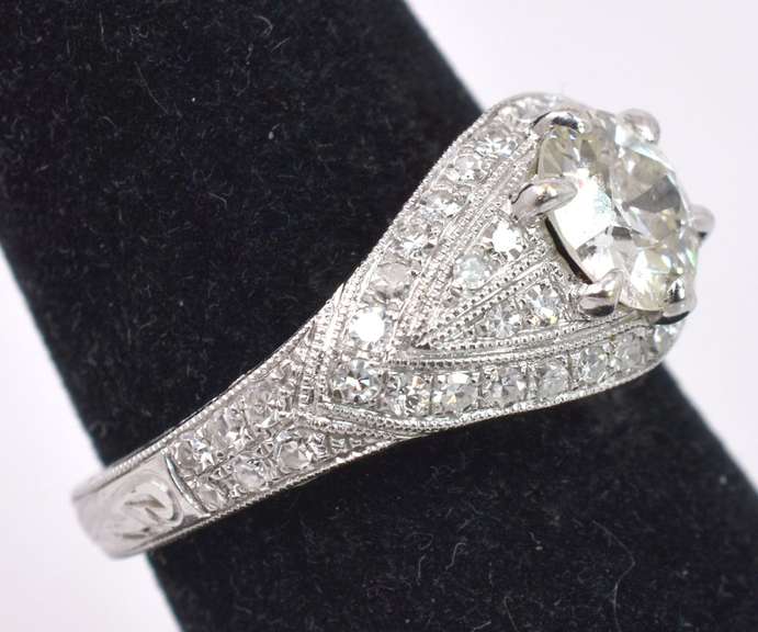 Incredible Ladies 1.05CTS Diamond Ring in 18K White Gold