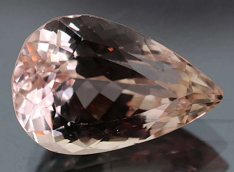 Glittering 17.21ct platinum pink Kunzite