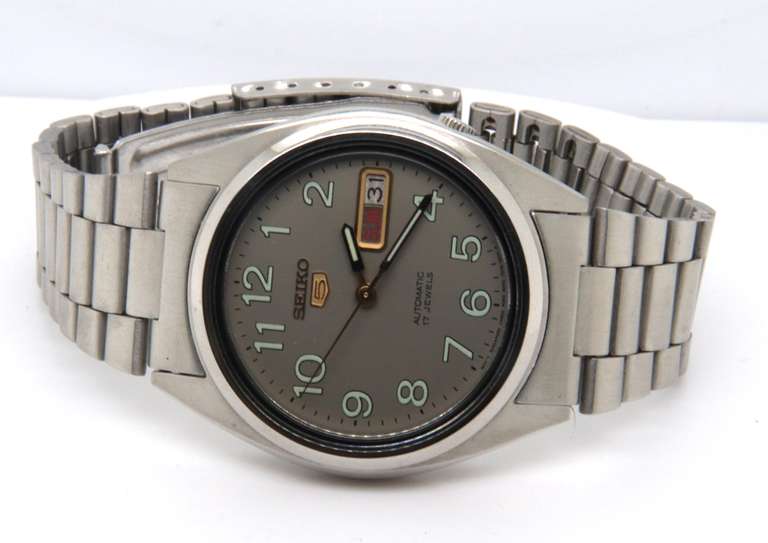 Seiko 5 Automatic 17 Jewels Day Date Watch
