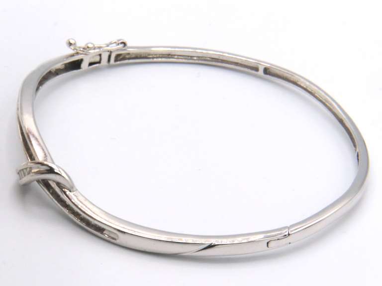 LADIES 14 KT WHITE GOLD DIAMOND BANGLE