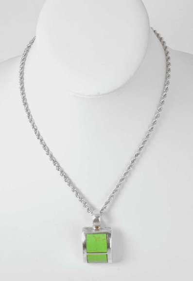 Sterling Silver Green Gemstone Necklace.