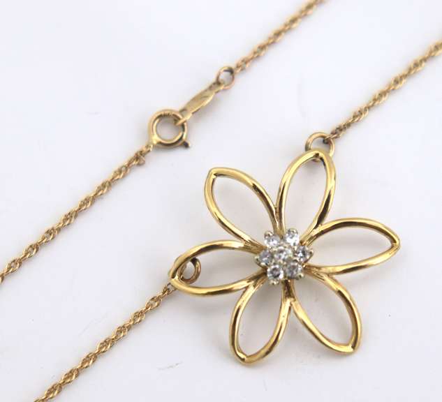 Fantastic Diamond Cluster Flower Pendant on Chain