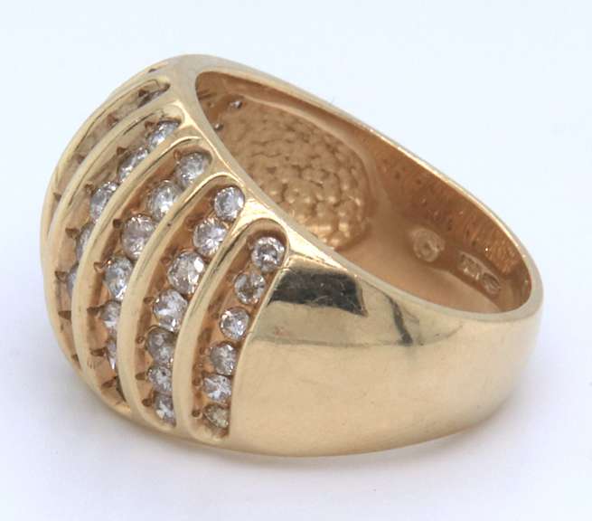 LADIES 1.50 CARAT DIAMOND BAND