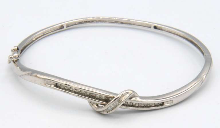 LADIES 14 KT WHITE GOLD DIAMOND BANGLE