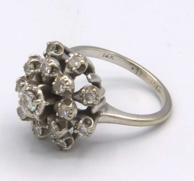 LADIES 14 KT VINTAGE WHITE GOLD DIAMOND PYRAMID RING