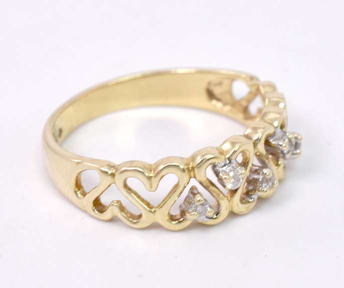 Heart Motif Diamond Band Ring in Gold