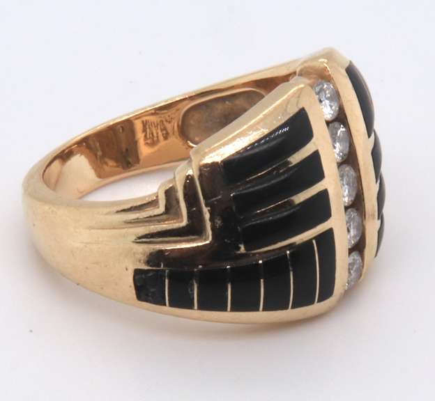 LADIES 14K GOLD AND DIAMOND RING