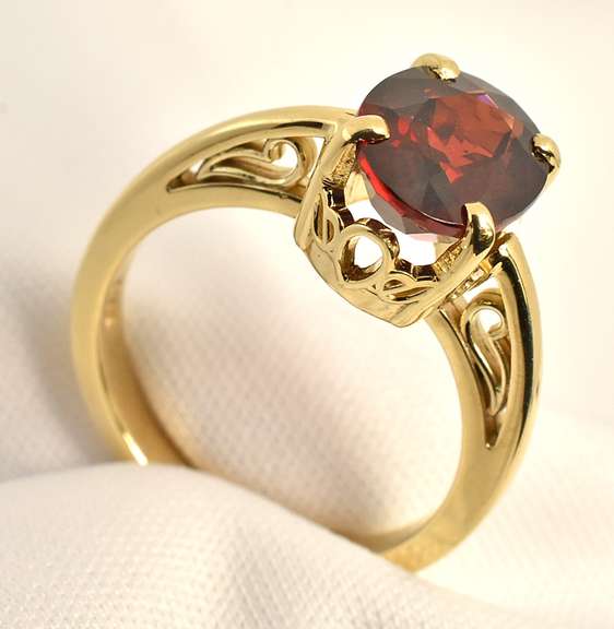 Classic Garnet Ring
