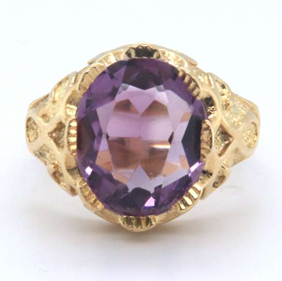 Stunning 18kt Oval Amethyst Art Deco Ring