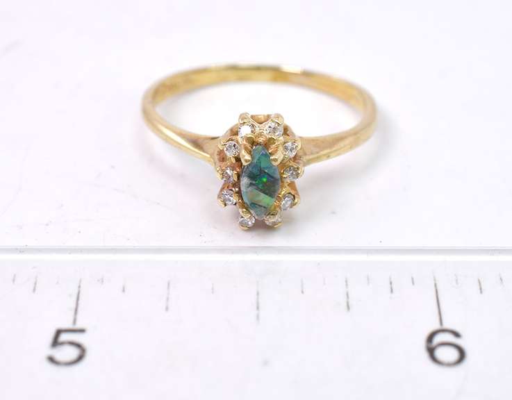 Estate Ring with Diamonds in Yellow Gold