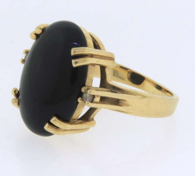Cabochon Onyx With Diamond Accents Ring in 14kt Gold