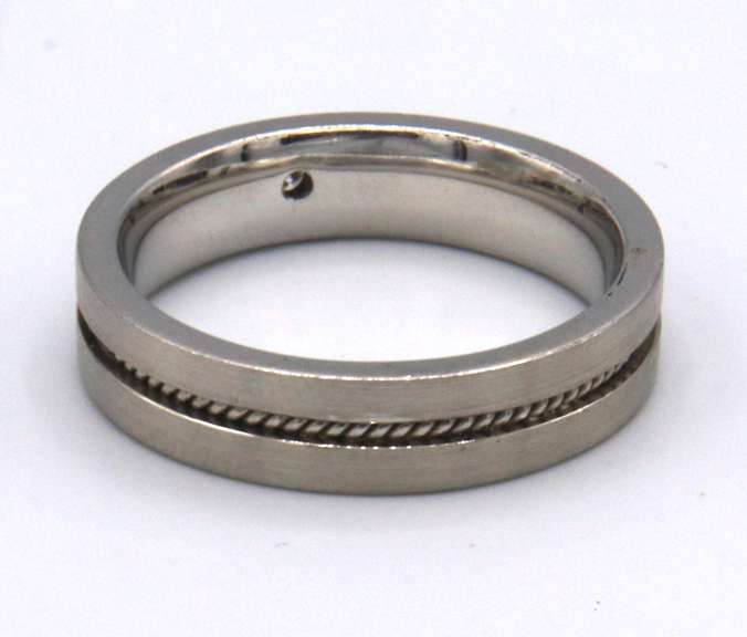 MENS 14 KT WHITE GOLD WEDDING BAND WITH DIAMOND