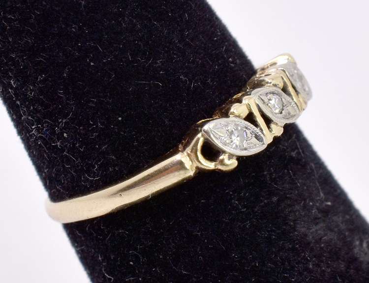 Sparkling Diamond Ring in 14K Yellow Gold