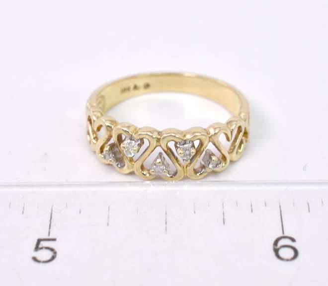 Heart Motif Diamond Band Ring in Gold