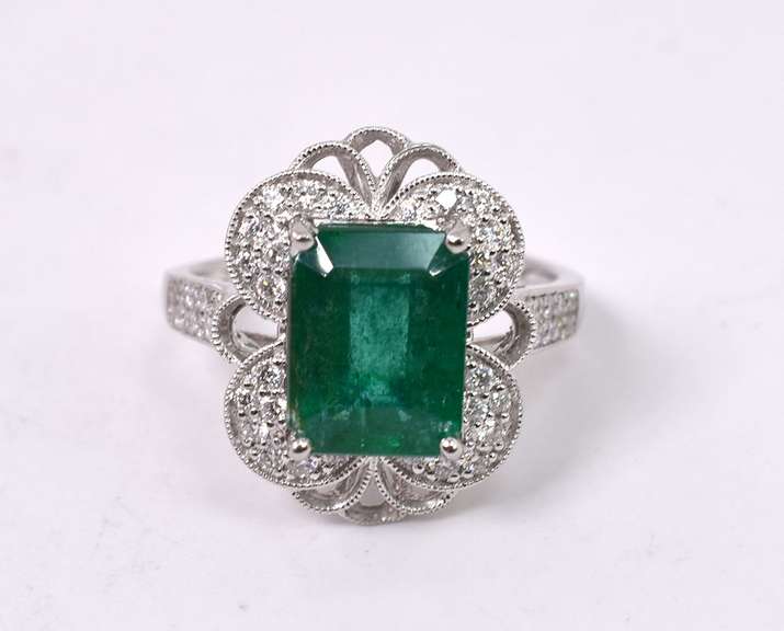 Radiant Lady's Platinum Ring with Emerald and Diamonds