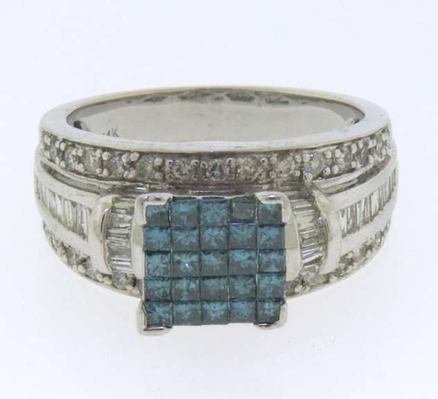 LADIES BLUE & WHITE DIAMOND RING.