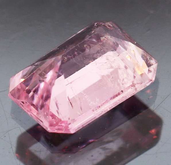 Real 0.98ct untreated bubblegum pink Morganite