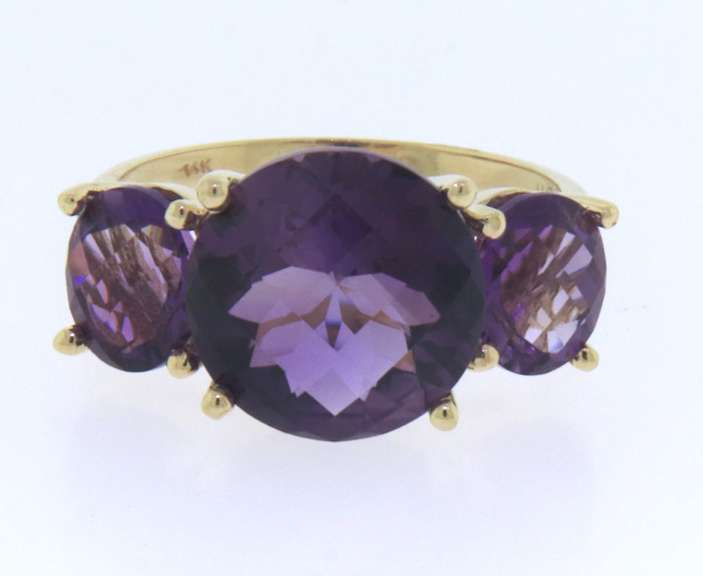Stunning Yellow Gold 5ctw Amethyst Ring