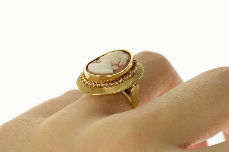 14K Yellow Gold Retro Ornate Carved Shell Cameo Statement Ring
