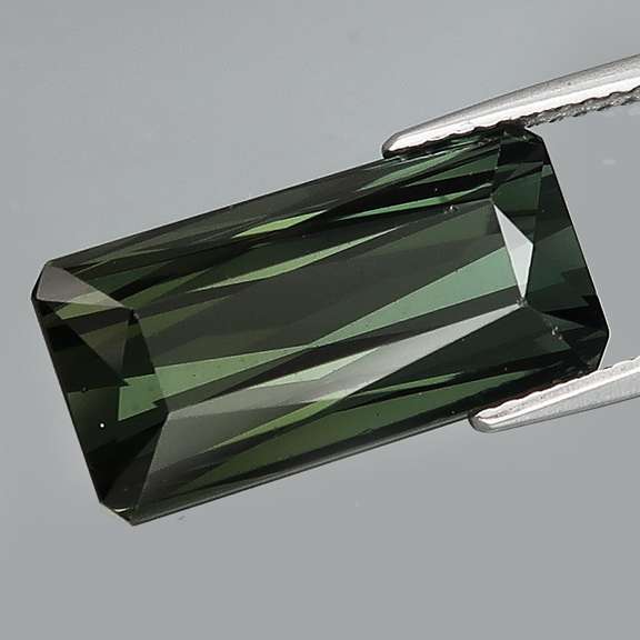 Exquisite one of a kind 14.75ct eye clean scissor cut Tourmaline