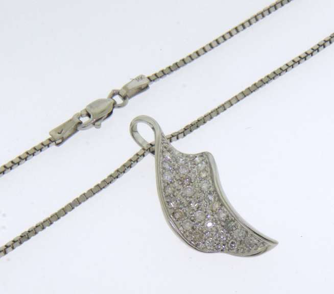 14kt Gold Feather Design Diamond Necklace