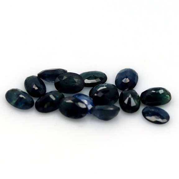 Heated only! 8.75ct Royal blue Sapphire set from Madagascar
