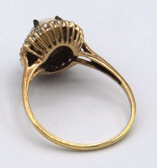 LADIES GOLD DIAMOND AND OPAL RING