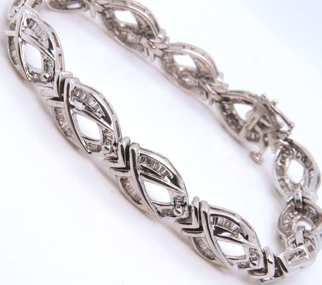 LADIES 14K WHITE GOLD AND DIAMOND BRACELET