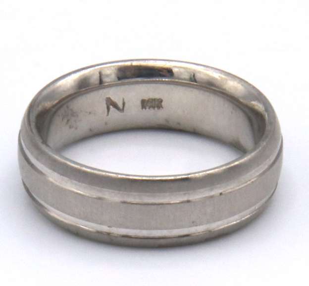14 KT WHITE GOLD WEDDING BAND